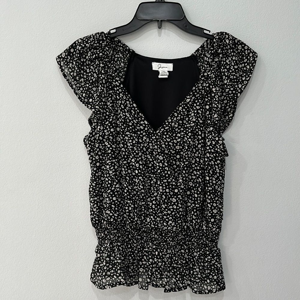Floral Print Chiffon To Deep V-neck, Flutter Sleeves, and Ruched Bodice Sz M